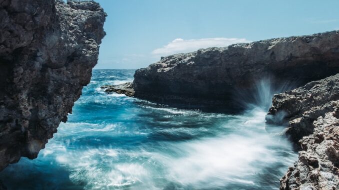uploaded-image-kumsalda-kamp-atesi-ve-deniz-manzarasi-1696687454182