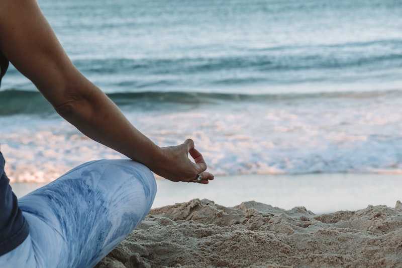 Kumsalda Yoga ve Meditasyon Kumsalda Yoga ve Meditasyon